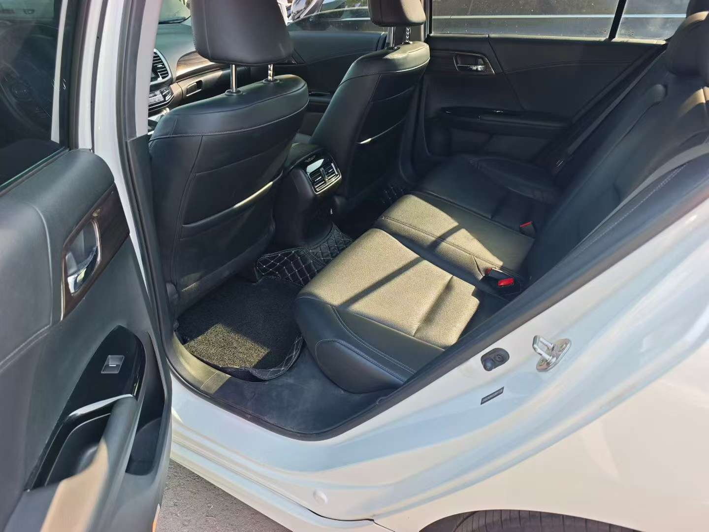 Honda Accord 2.4L Luxury 3