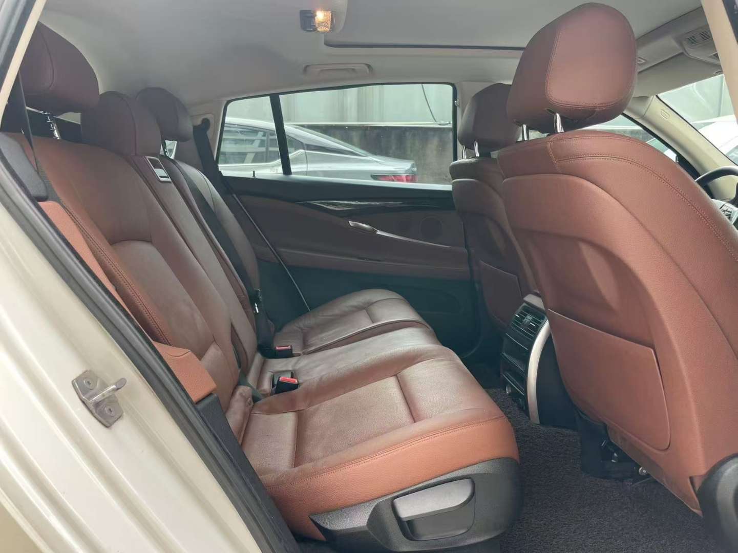 BMW 5 Series GT 528i GT Leading Edition 8
