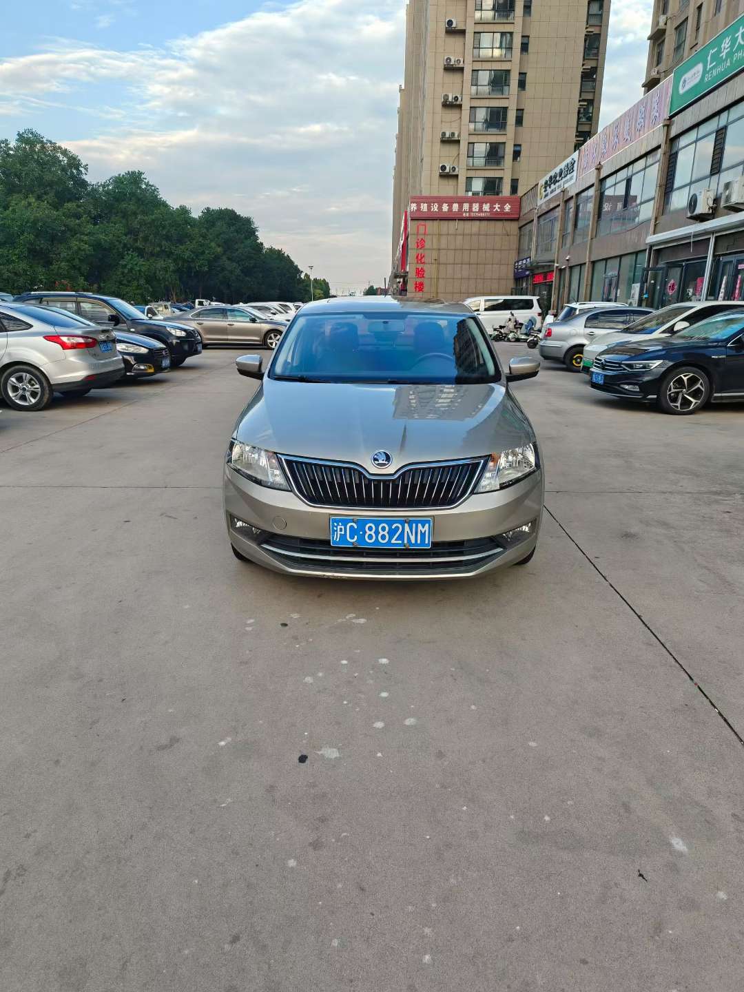 Skoda Rapid 1.6L Manual Sunroof High Trim 2