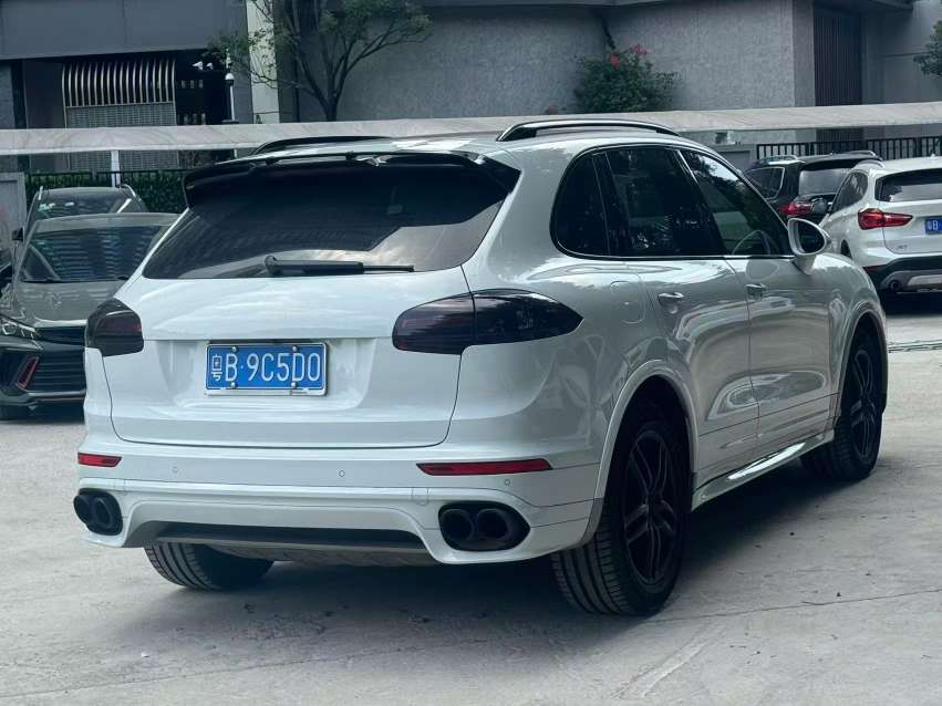 Porsche Cayenne 3.0T AWD 5