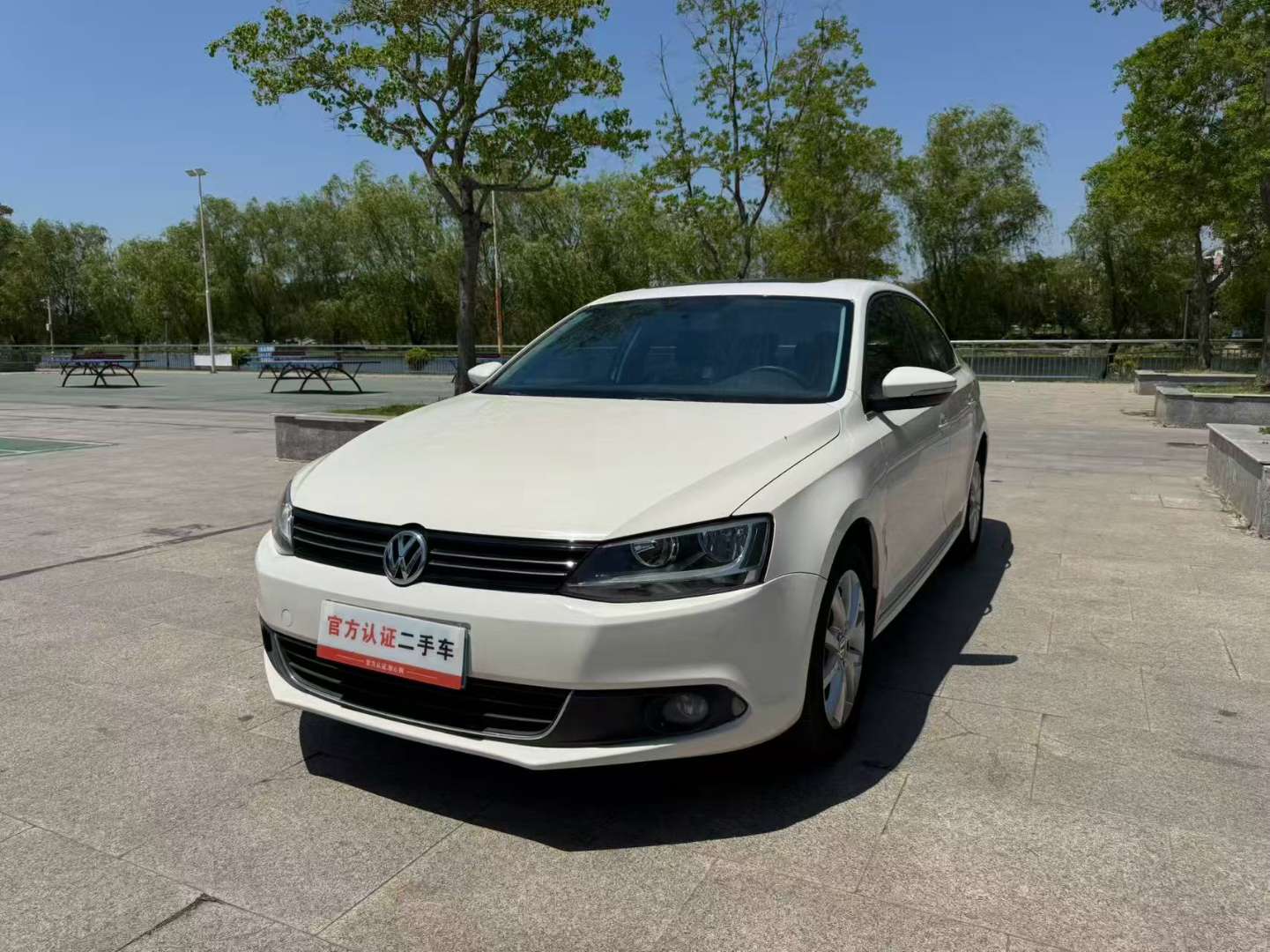 Volkswagen Sagitar 2013 1.6L Automatic Manual