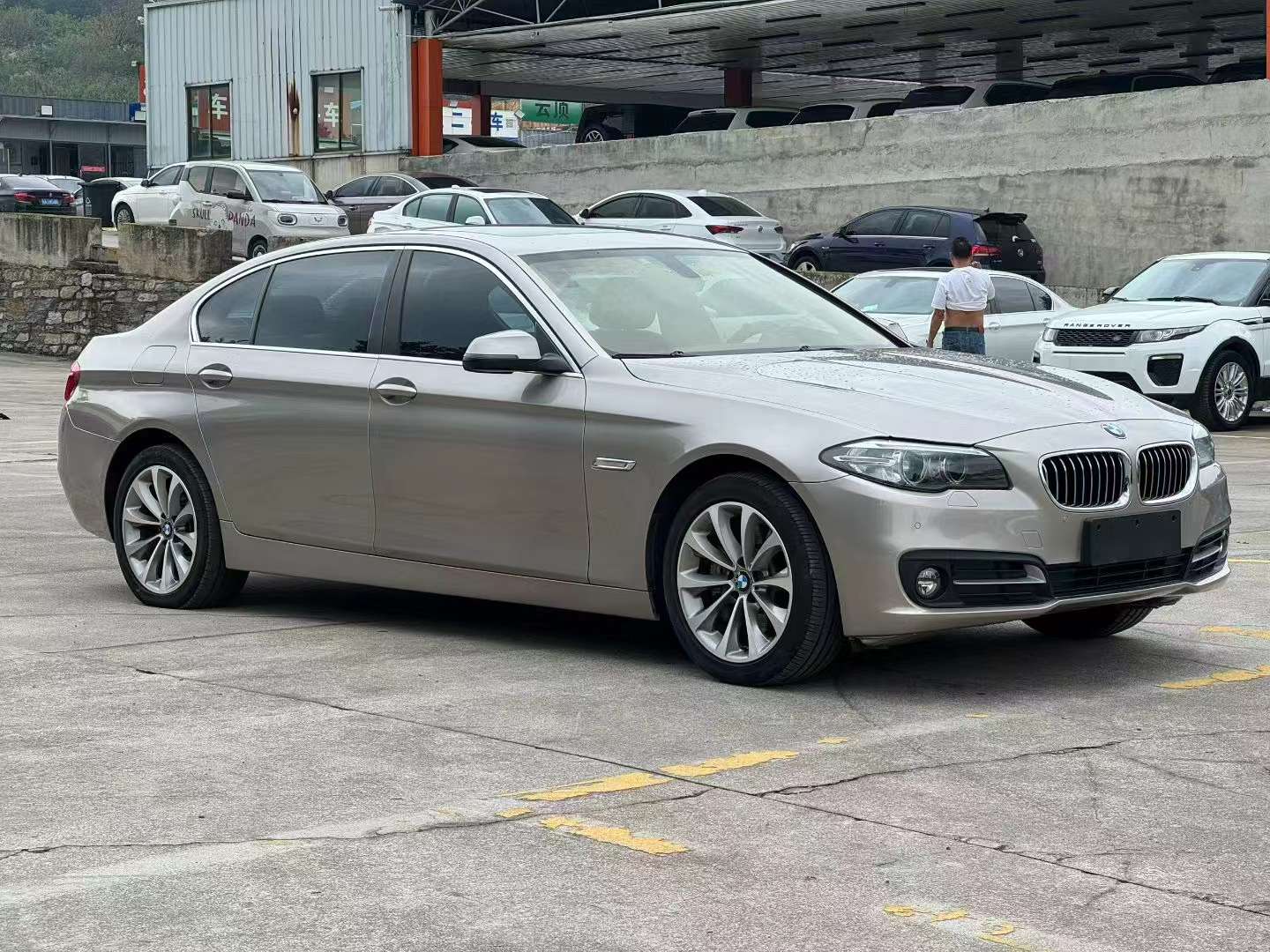 BMW 5 Series 528Li 3