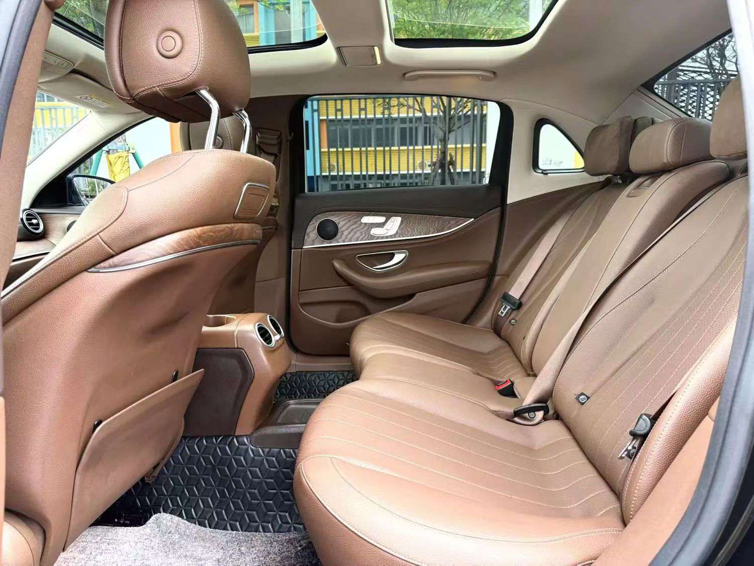 Mercedes-Benz E-Class 2019 2.0T Luxury Edition 6