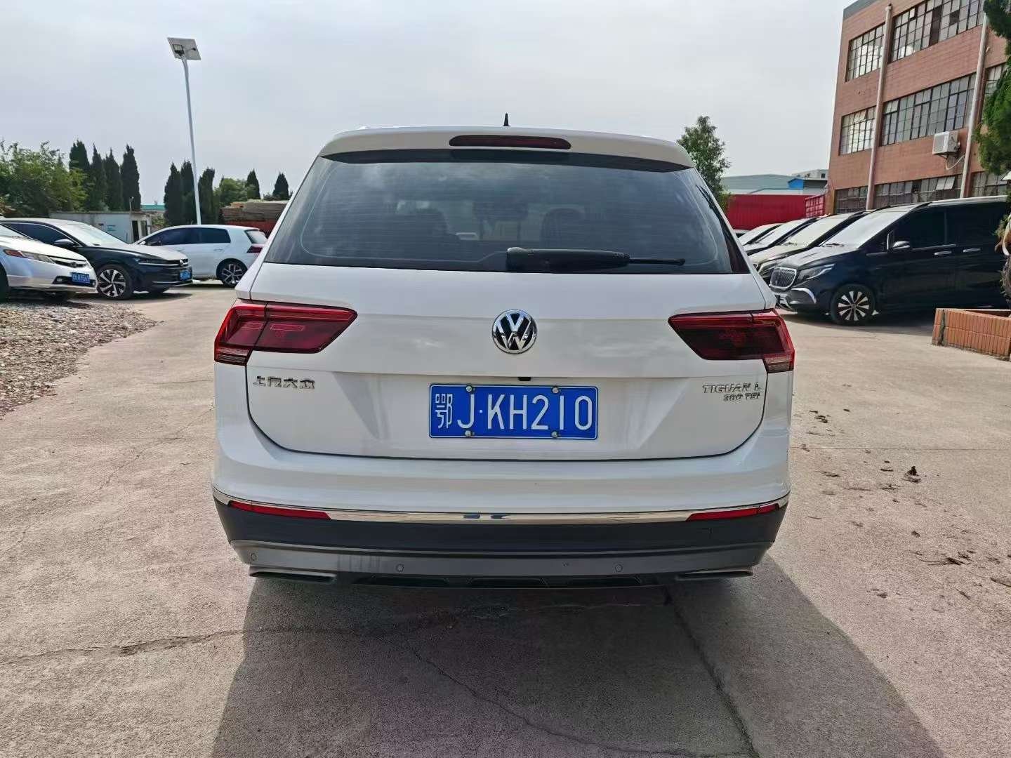 Volkswagen Tiguan L 2020 380 Luxury AWD 5
