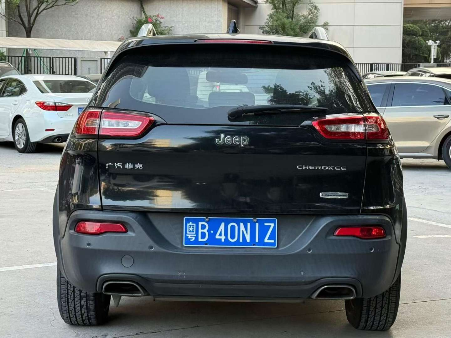 Jeep Cherokee 2.4L FWD Leading Edition 3