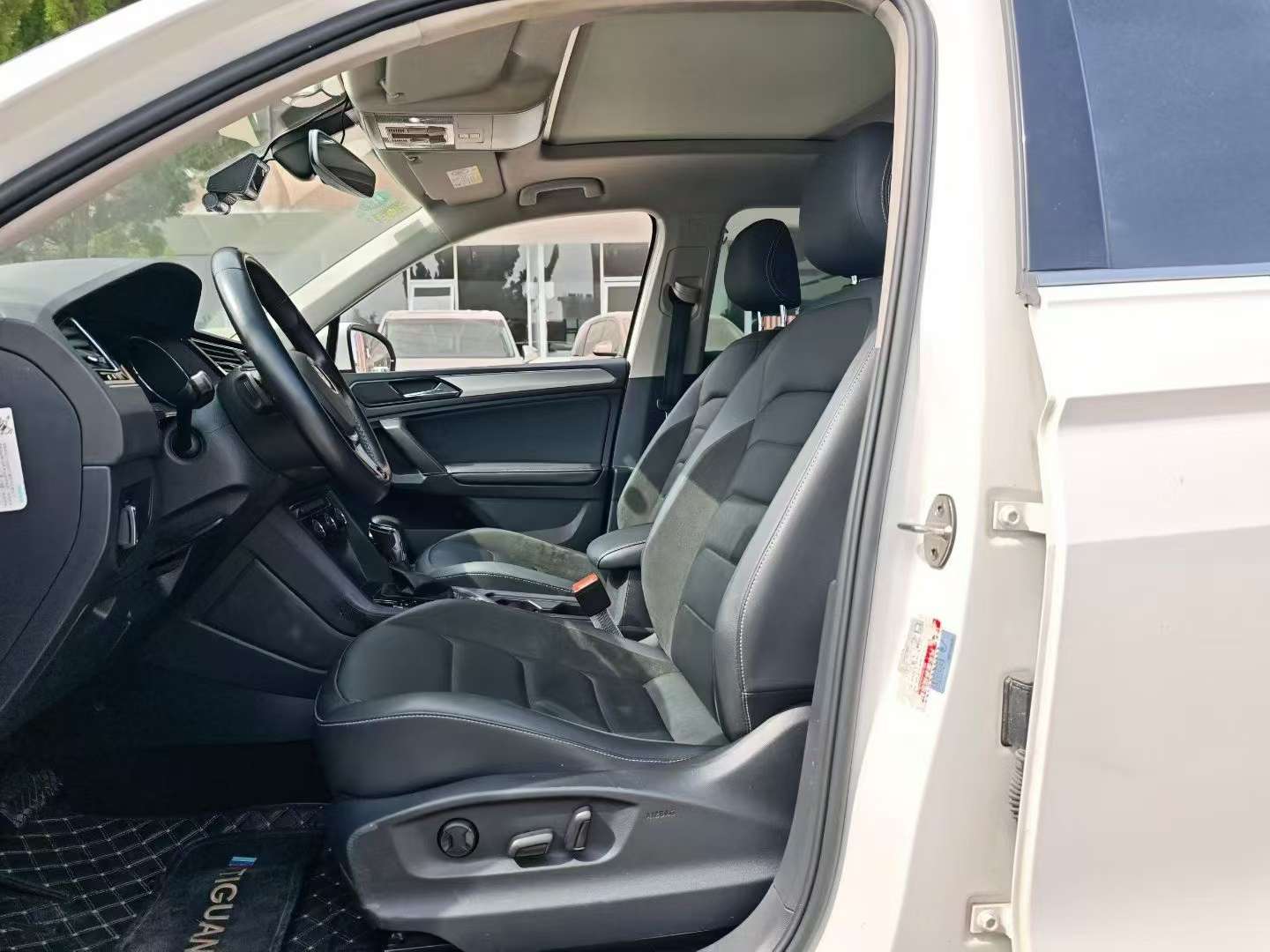 Volkswagen Tiguan L 2020 380 Luxury AWD 7