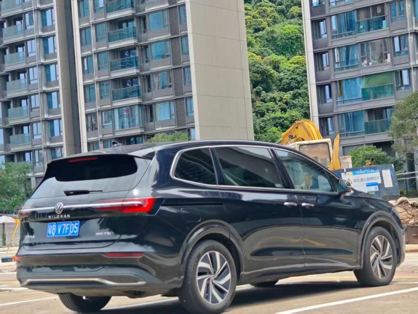 Volkswagen Viloran 2022 2.0T 380 Prestige Edition 4