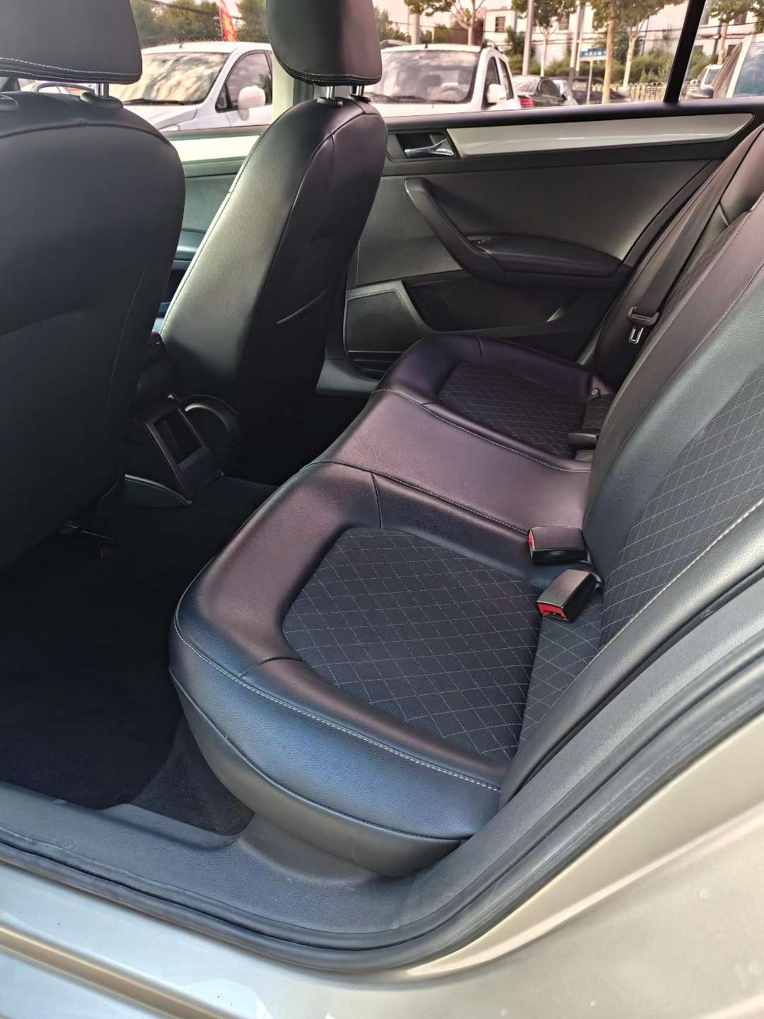 Skoda Rapid 1.6L Manual Sunroof High Trim 9