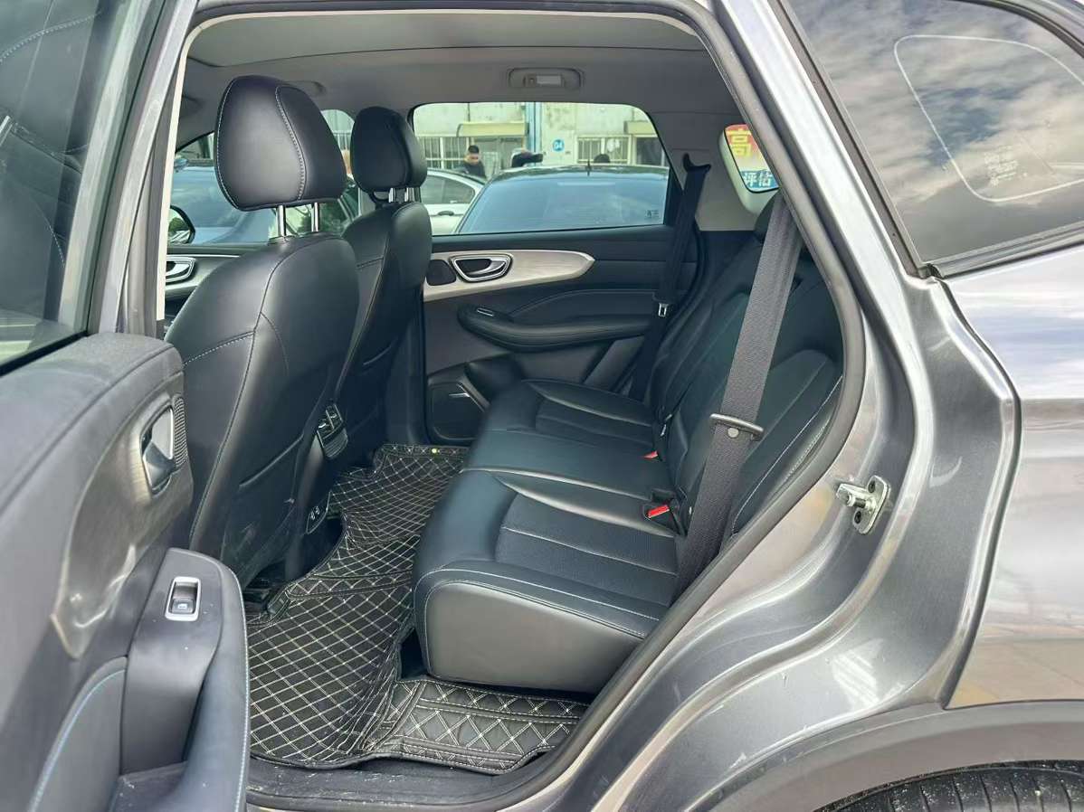 Roewe eRX5 6