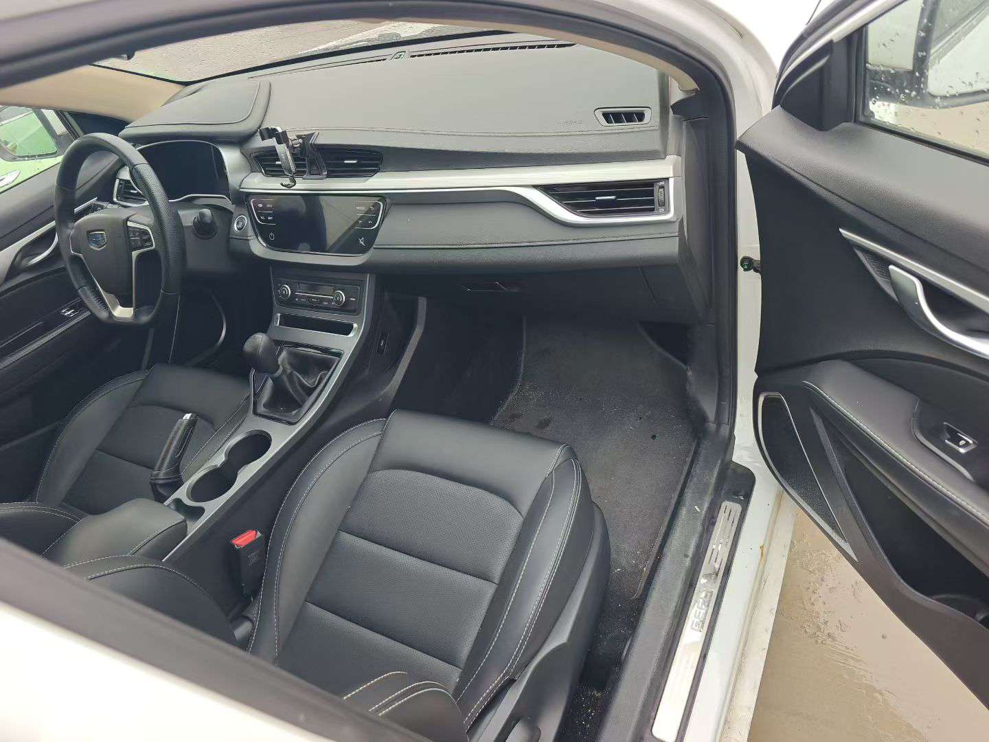 Geely Emgrand 1.5L Manual with Sunroof 6
