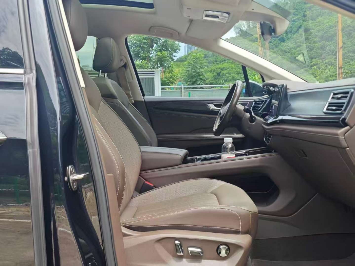 Volkswagen Viloran 2022 2.0T 380 Prestige Edition 6