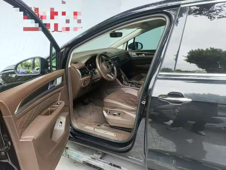Volkswagen Viloran 380 TSI Premium 3
