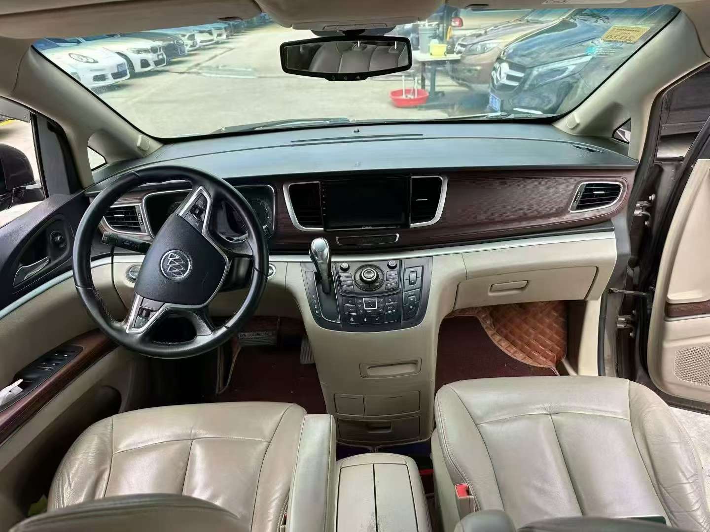 Buick GL8 3.0L High Trim 6