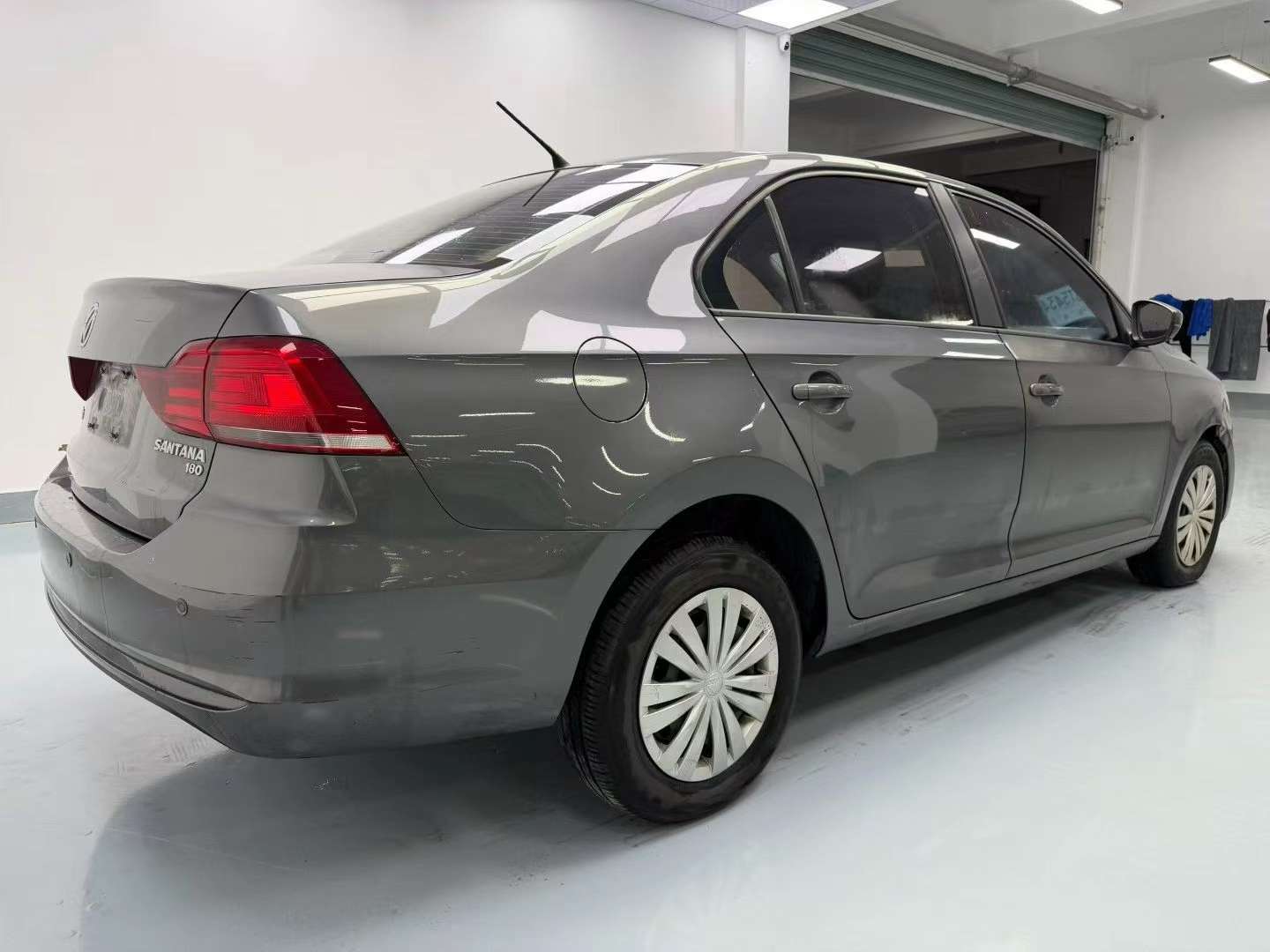 Volkswagen Santana 4