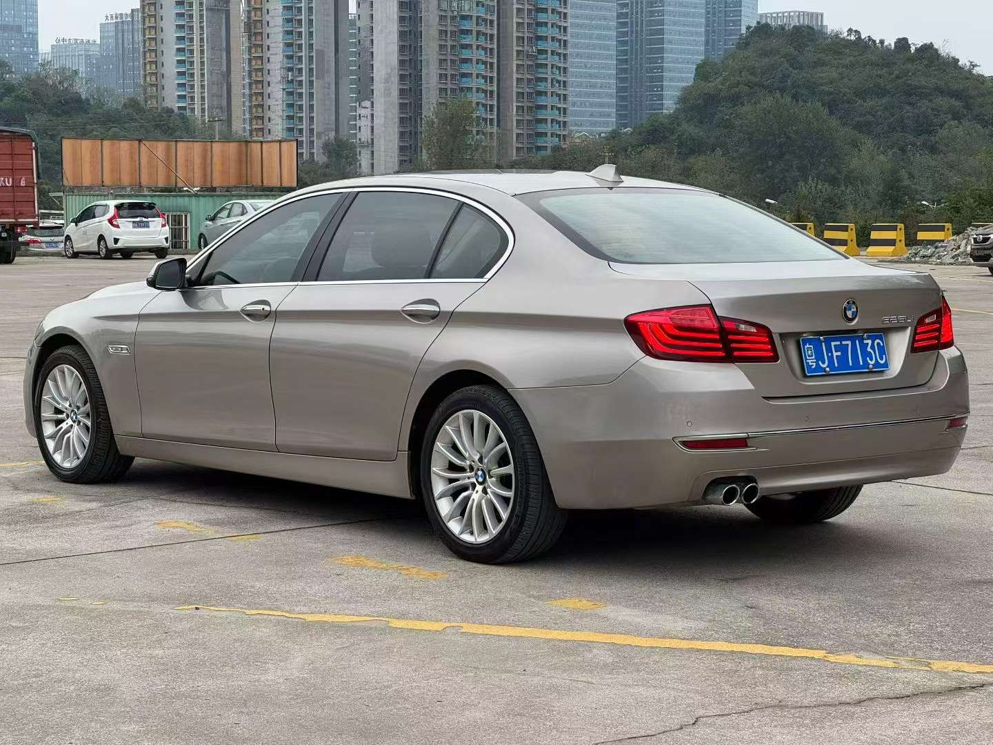 BMW 5 Series 2017 525Li Luxury Edition 9