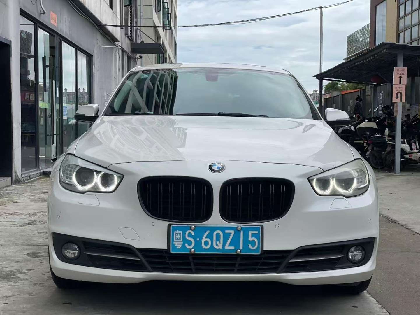 BMW 5 Series GT 528i GT Leading Edition