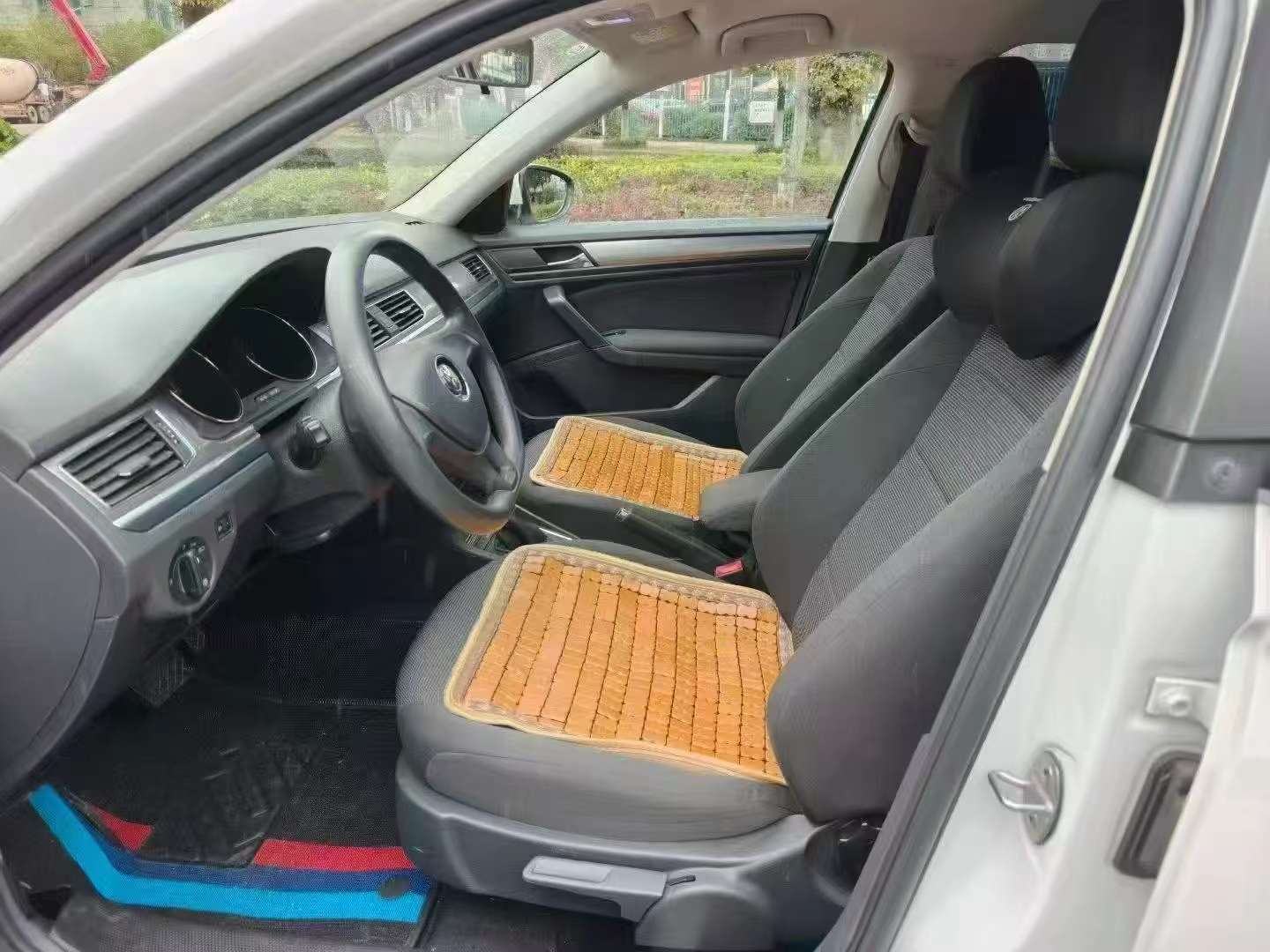 Volkswagen Bora 1.5L Automatic Standard 4