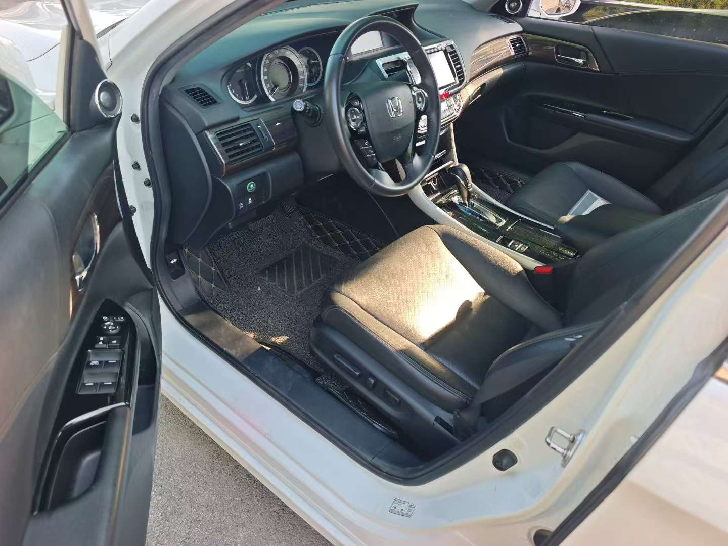 Honda Accord 2.4L Luxury 4