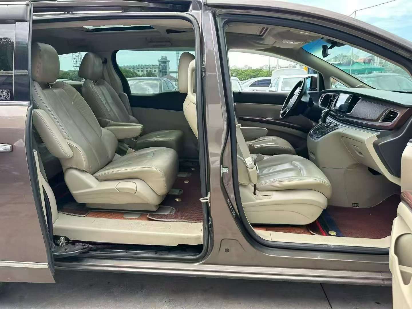 Buick GL8 3.0L High Trim 5