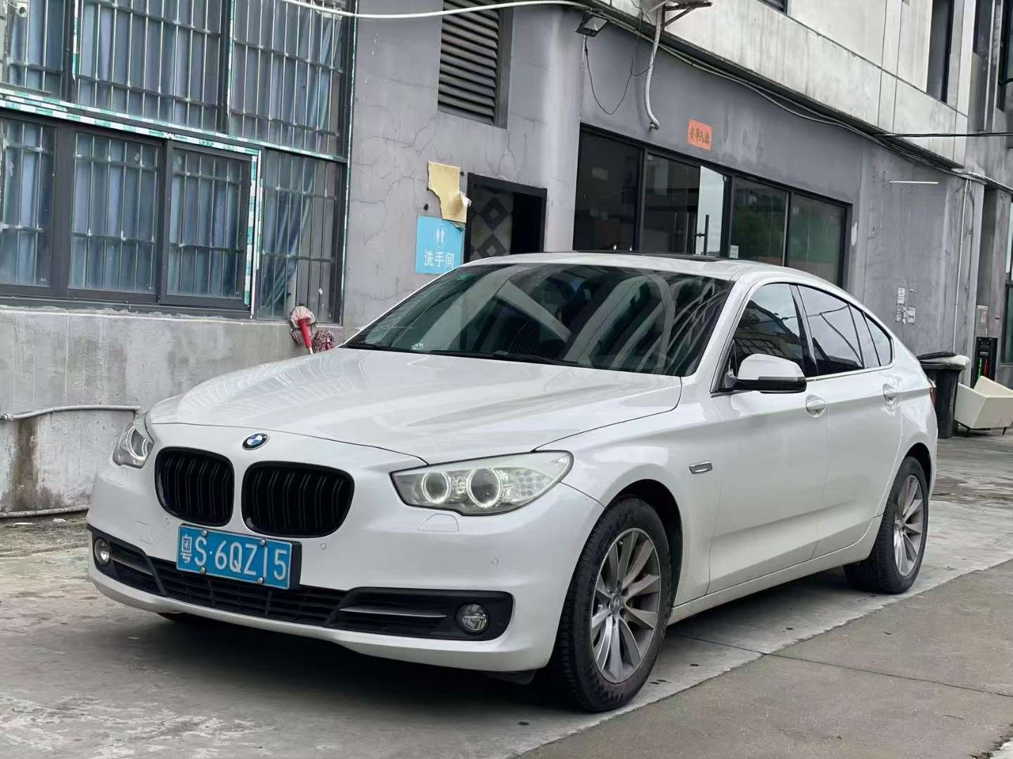 BMW 5 Series GT 528i GT Leading Edition 2