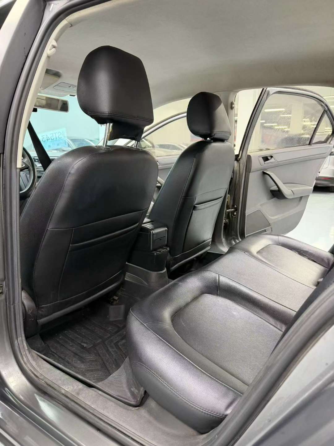 Volkswagen Santana 8