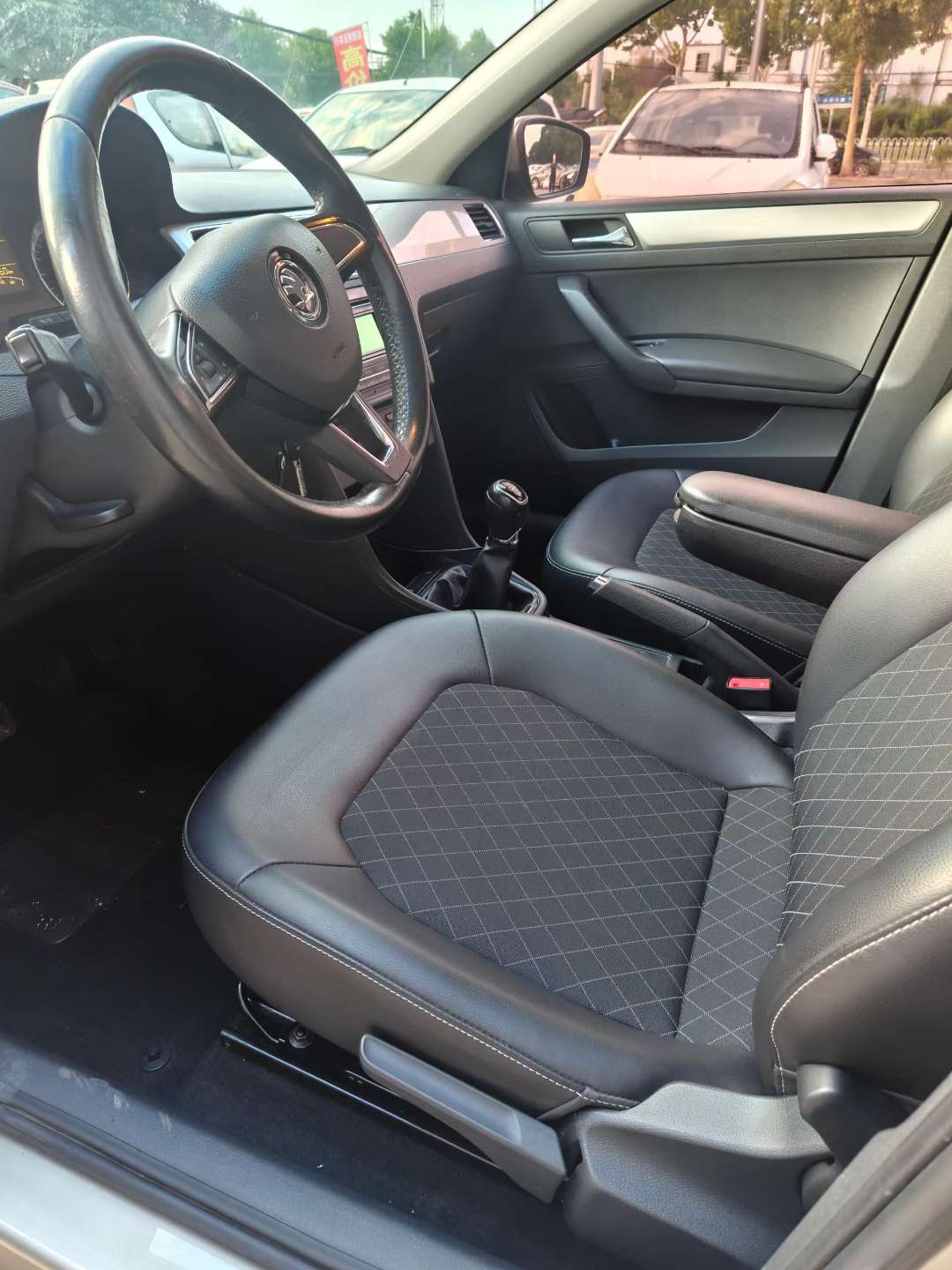 Skoda Rapid 1.6L Manual Sunroof High Trim 7