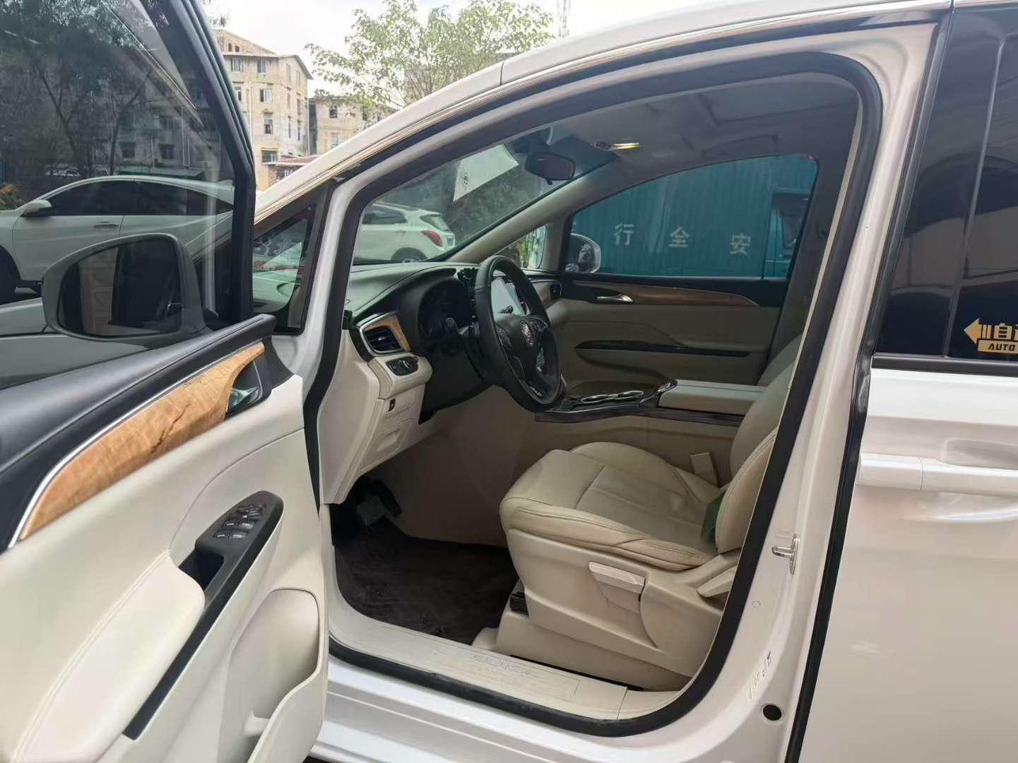 Buick GL8 Comfort ES 2.0T Automatic 8