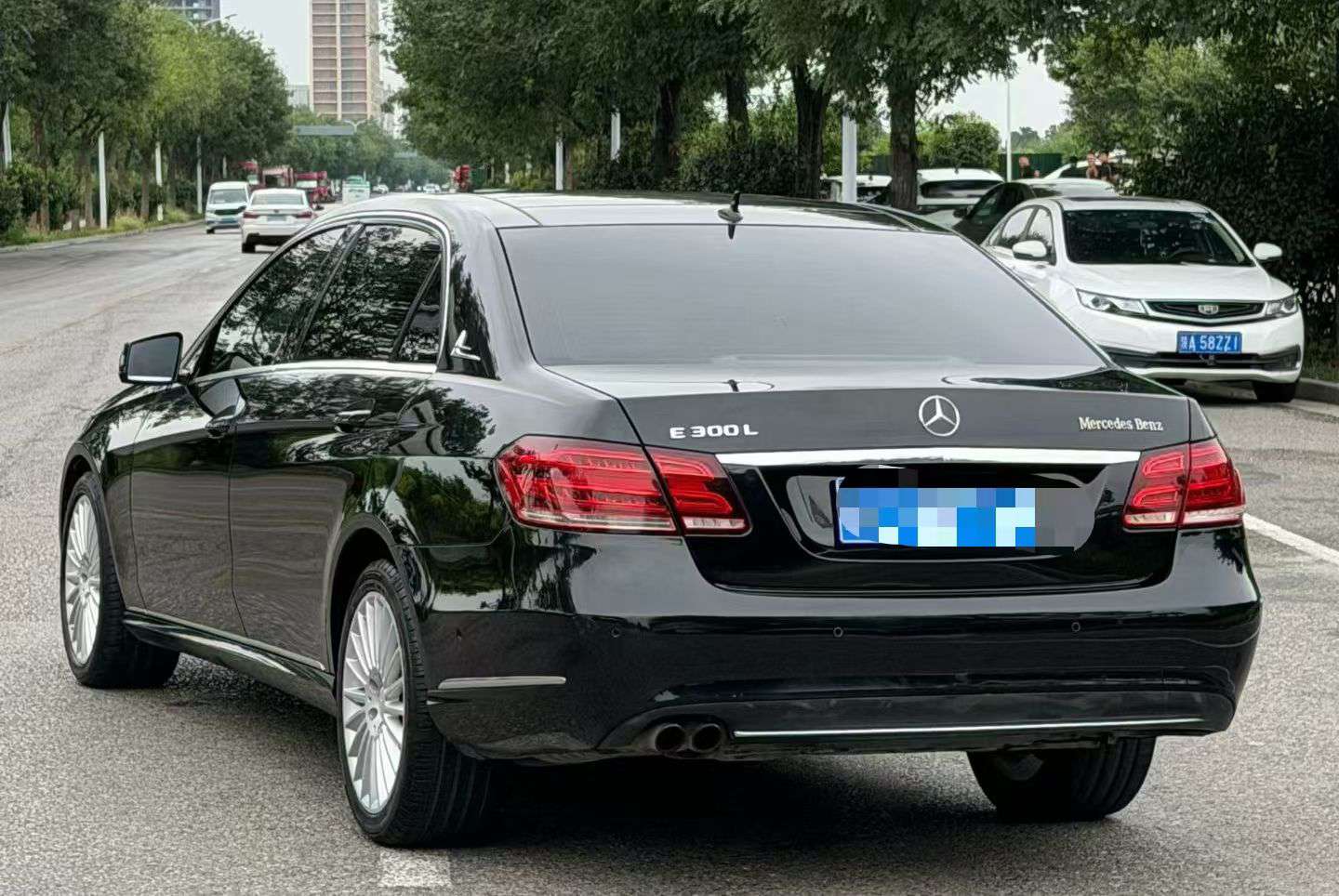Mercedes-Benz E-Class E260L 1.8T Automatic with Sunroof 8