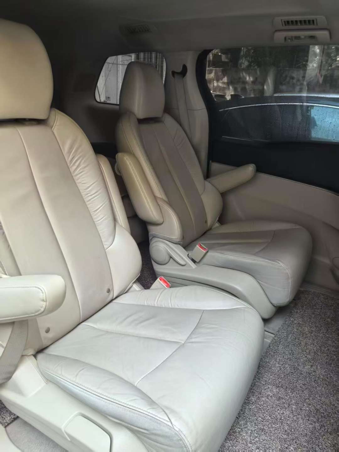 Buick GL8 2.5L Luxury Edition 3