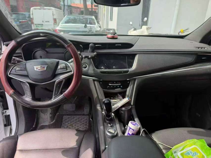 Cadillac XT5 2.0T FWD Luxury 6