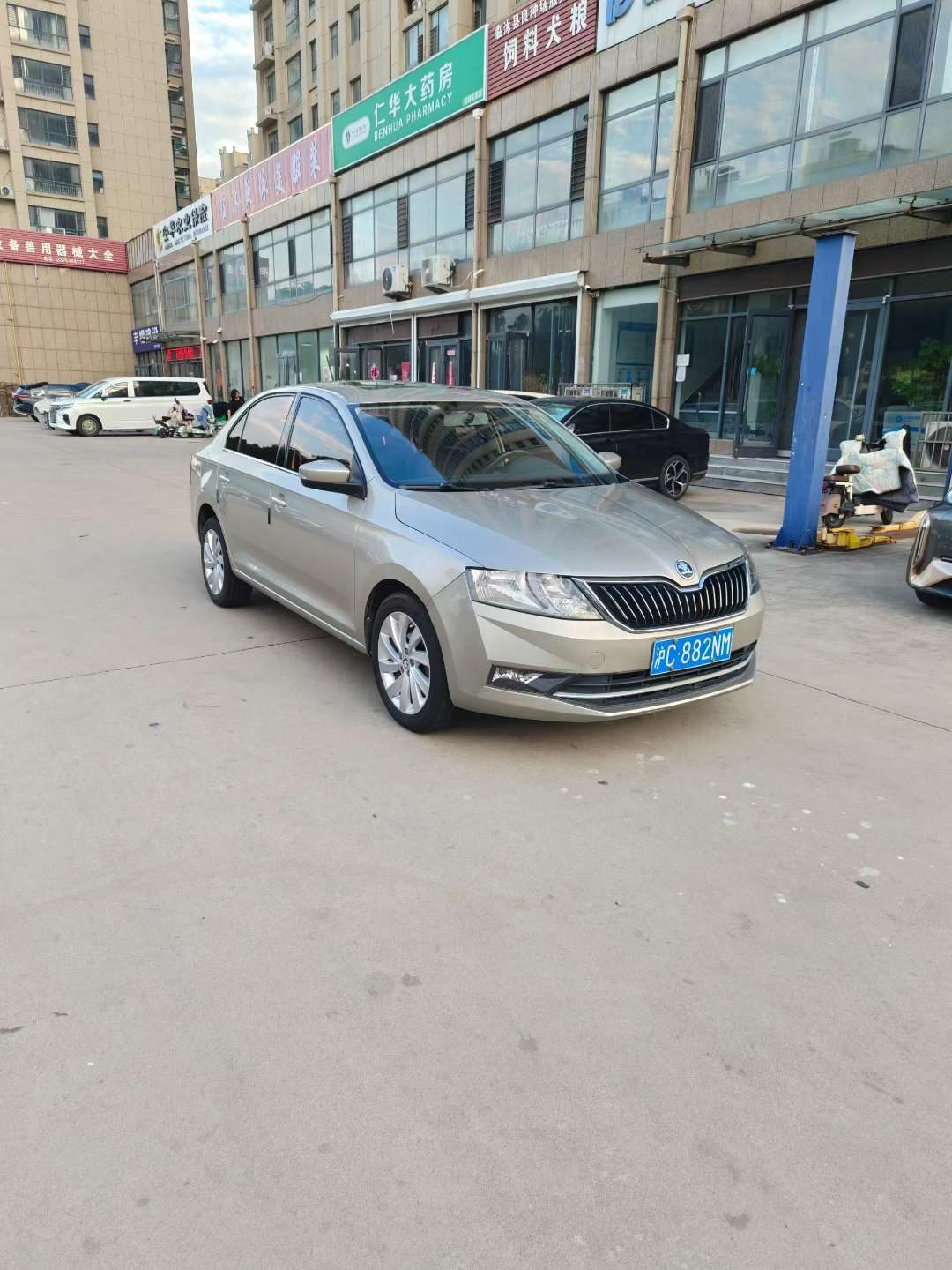 Skoda Rapid 1.6L Manual Sunroof High Trim 3