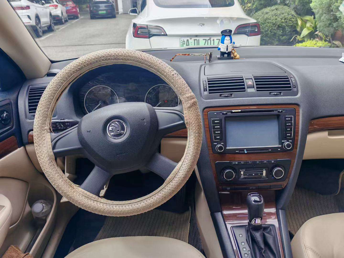 Skoda Octavia 1.6L Yijun Edition 4
