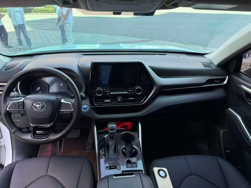 Toyota Highlander 2.5 Hybrid AWD 7-Seater 6