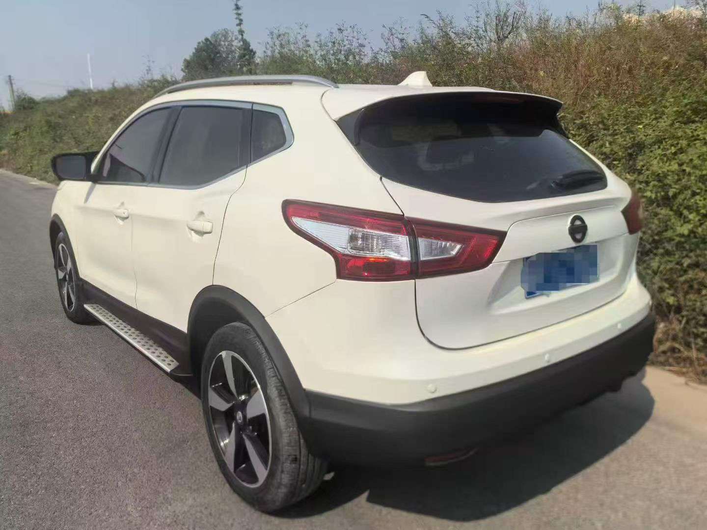 Nissan Qashqai 2.0L 8