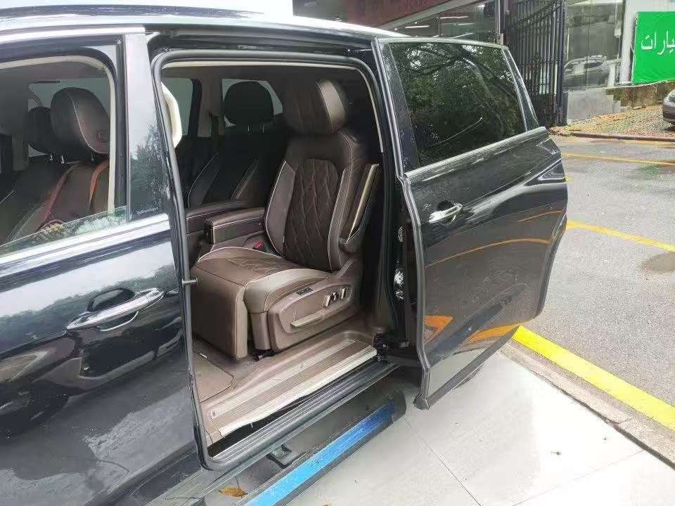 Volkswagen Viloran 380 TSI Premium 4
