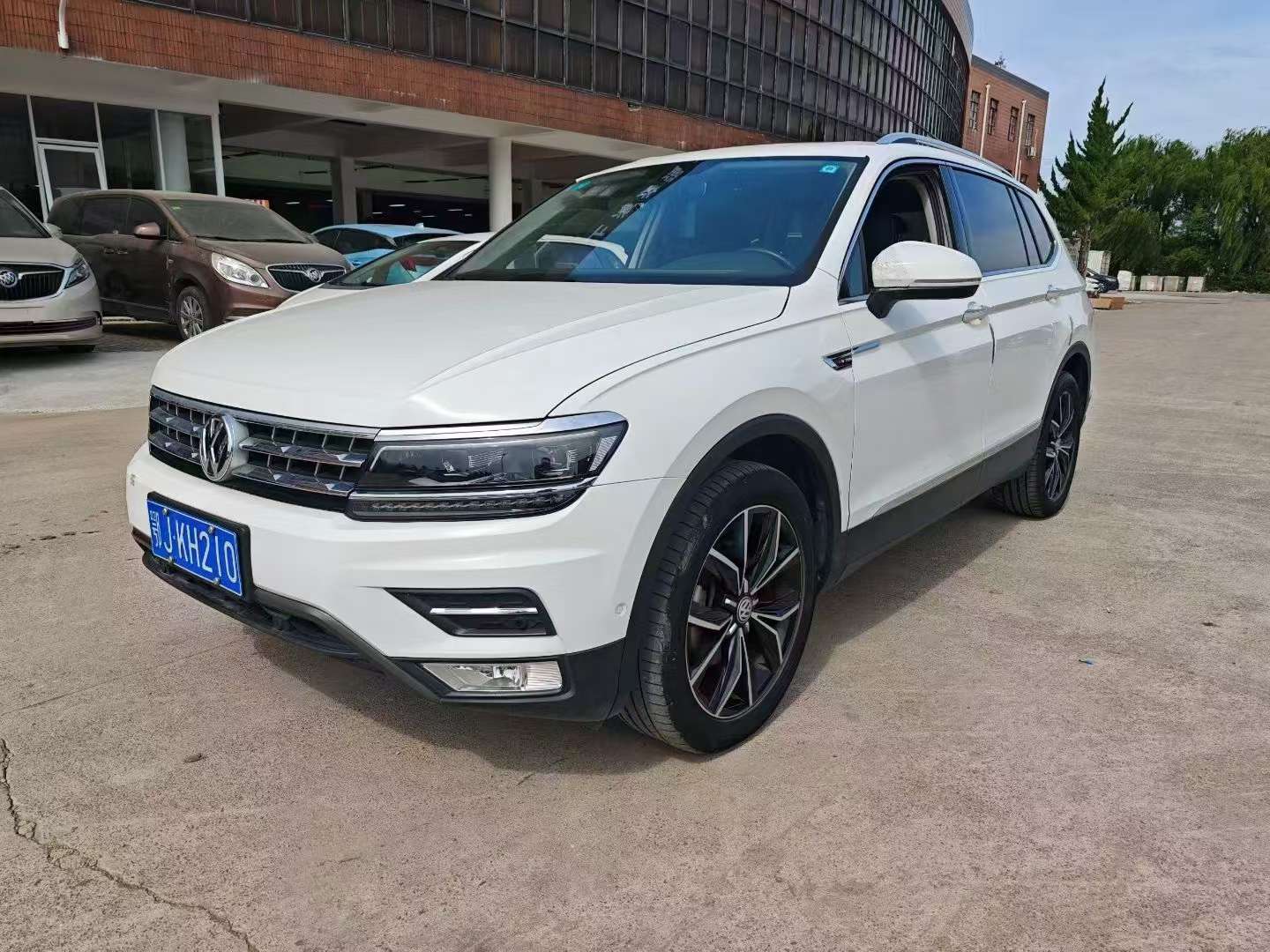 Volkswagen Tiguan L 2020 380 Luxury AWD 3