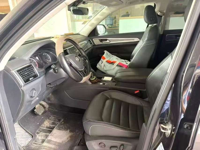 Volkswagen Teramont 2.0T 330 FWD Luxury 7-Seater 4