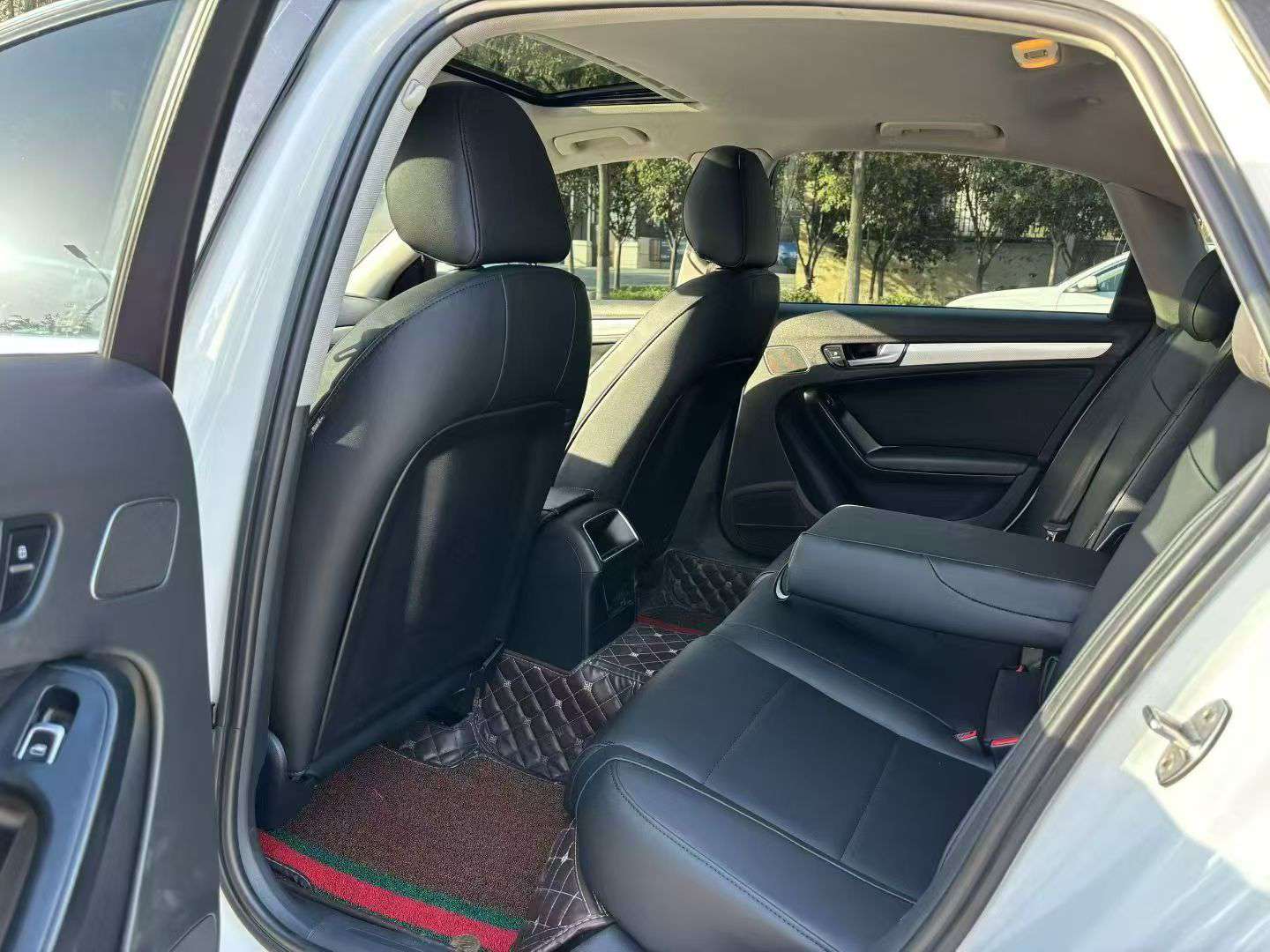 Audi A4L 2.0T Automatic Sunroof 6