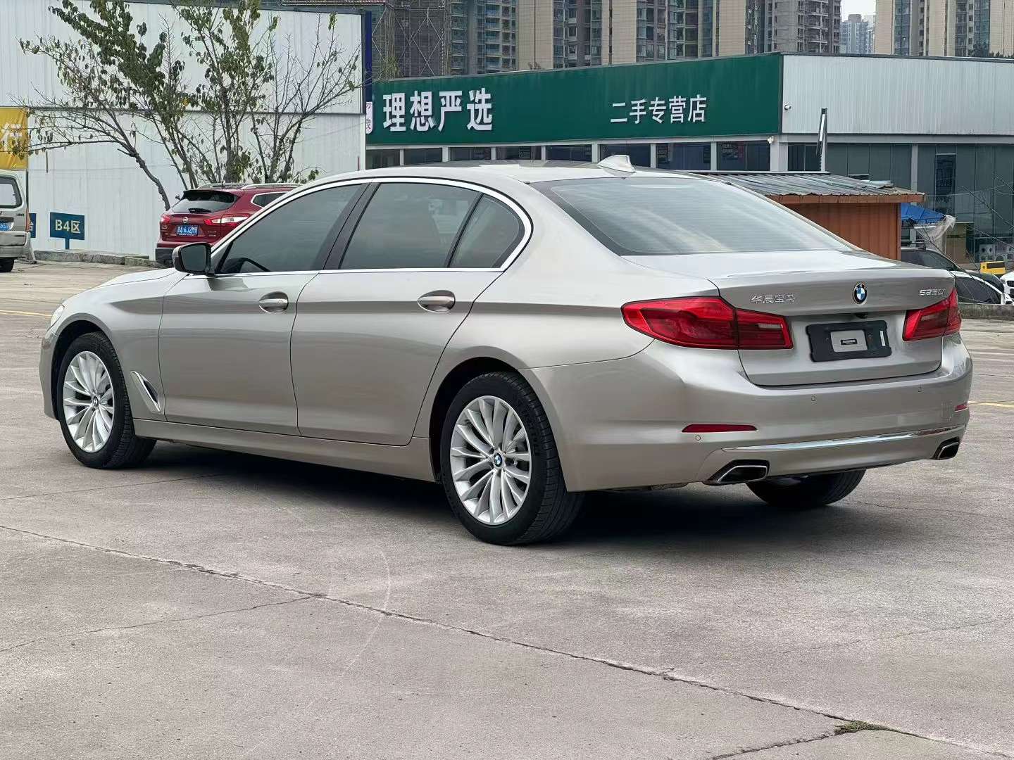 BMW 5 Series 525Li 2.0T 9