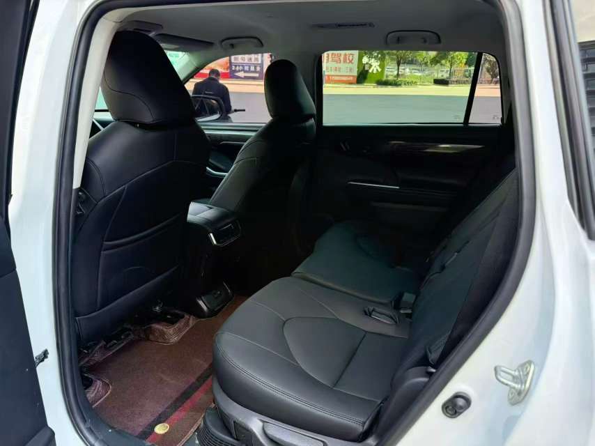 Toyota Highlander 2.5 Hybrid AWD 7-Seater 5