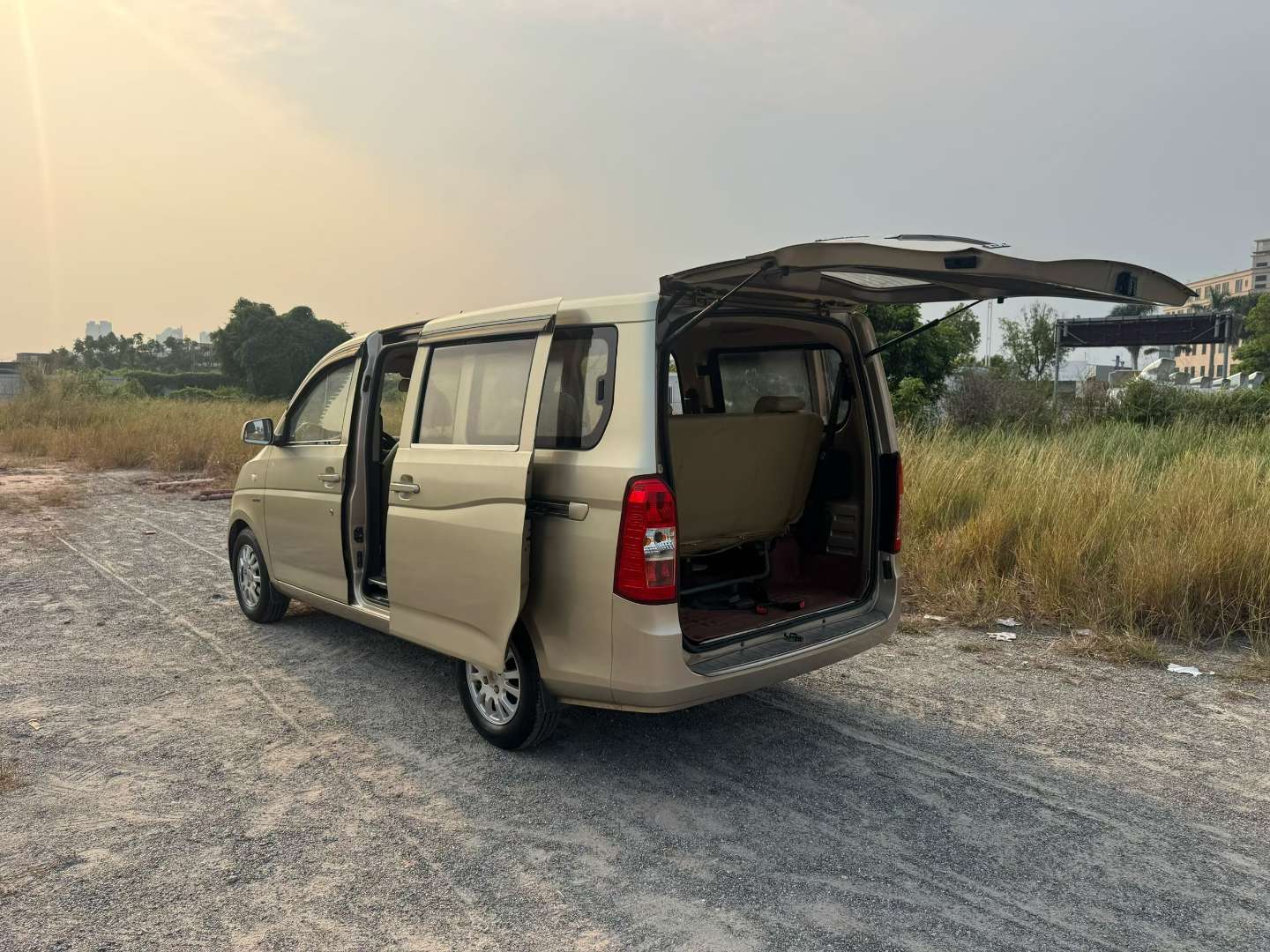 Wuling Rongguang V 9