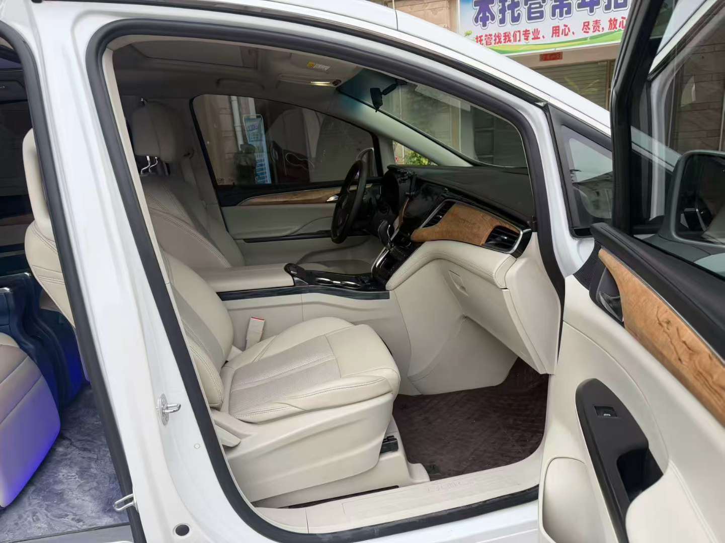 Buick GL8 Comfort ES 2.0T Automatic 5
