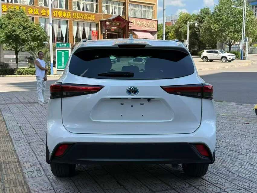 Toyota Highlander 2.5 Hybrid AWD 7-Seater 8