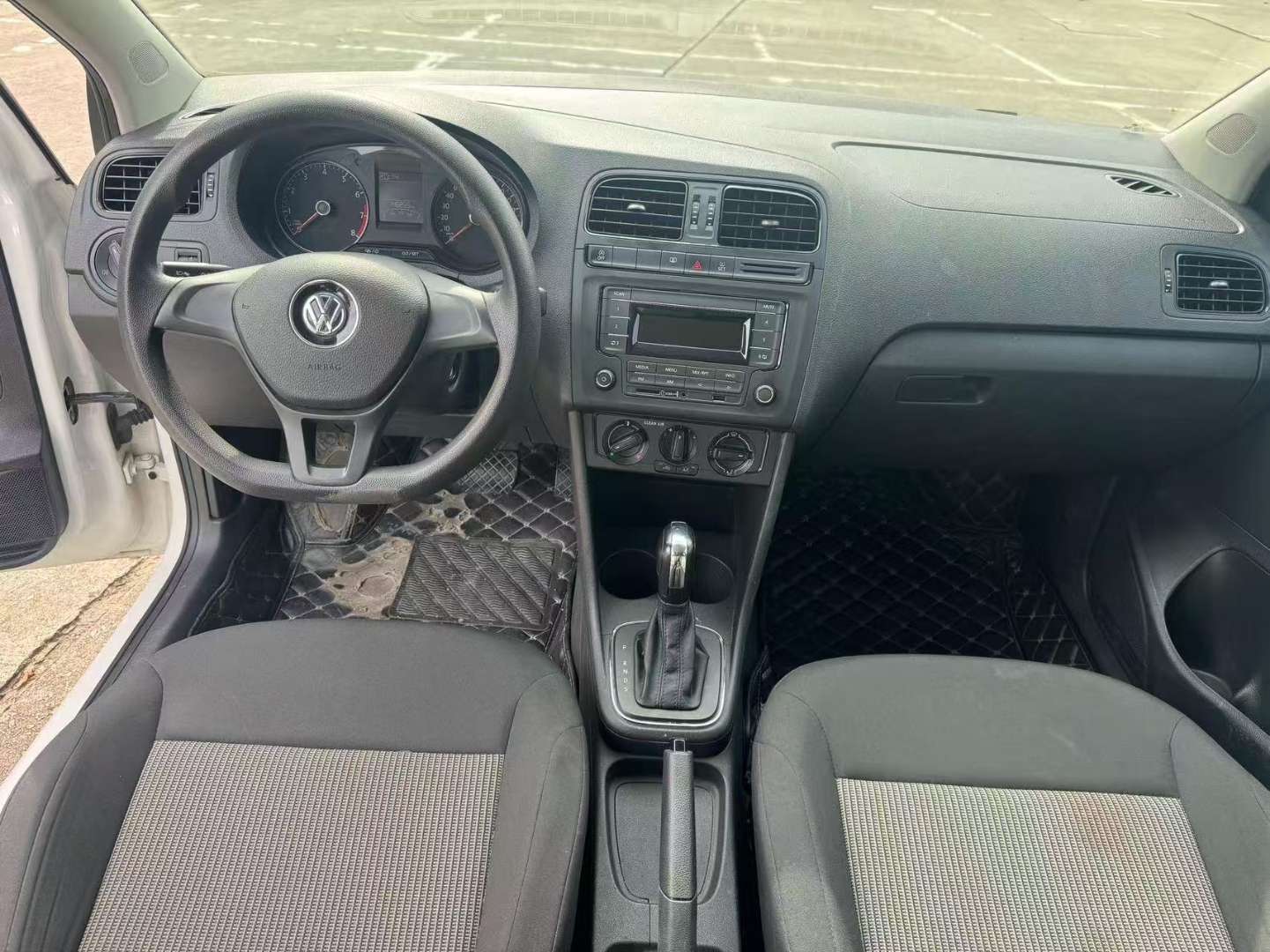 Volkswagen POLO 5