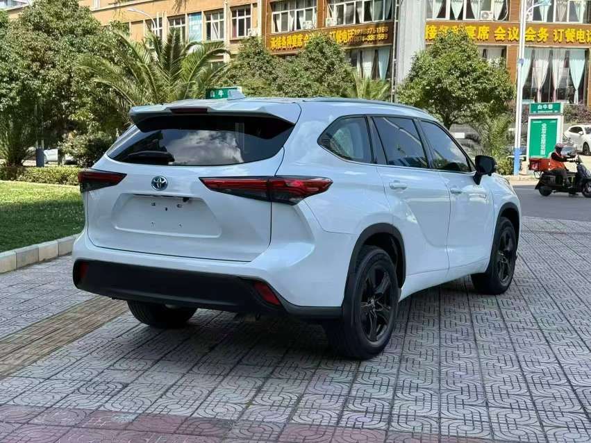 Toyota Highlander 2.5 Hybrid AWD 7-Seater 9