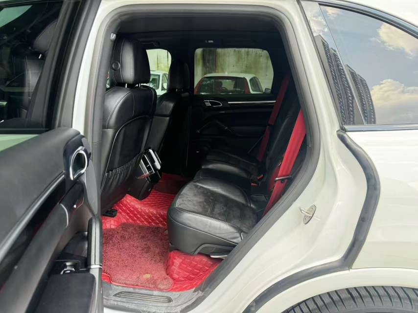 Porsche Cayenne 3.0T AWD 7