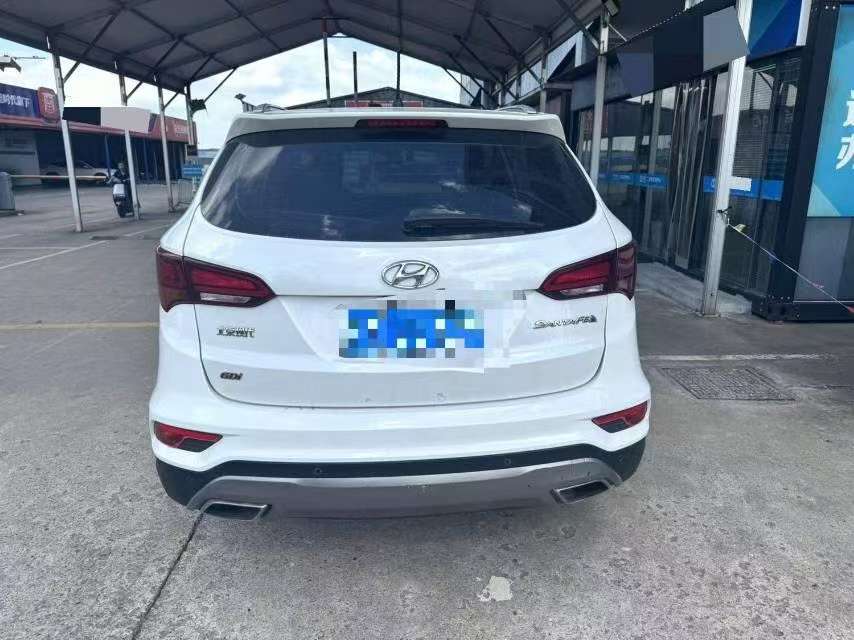Hyundai Santa Fe 2.4L 2WD Smart 5-Seat 5