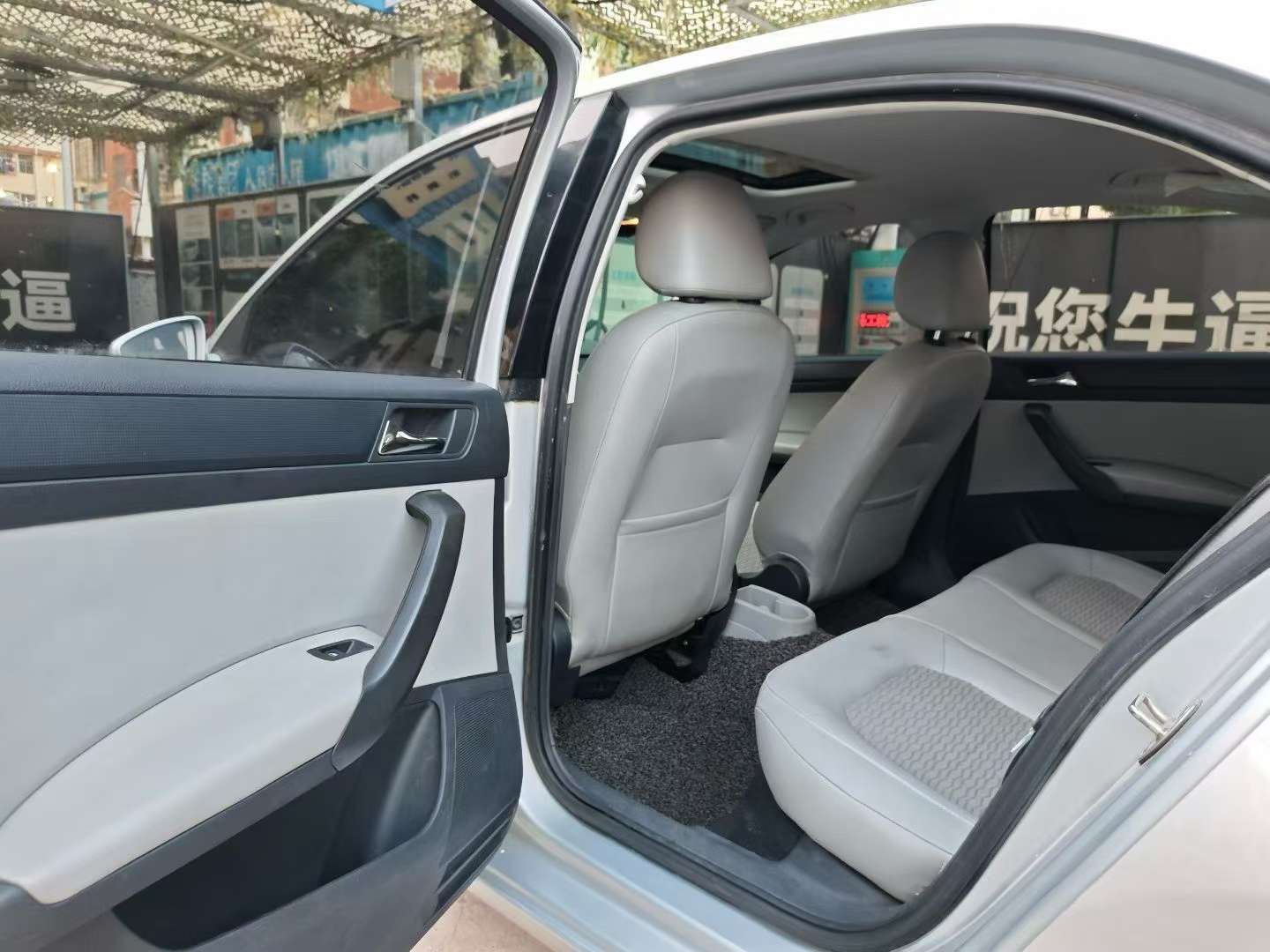 Skoda Rapid 1.6L Automatic Chuangxing Edition 5