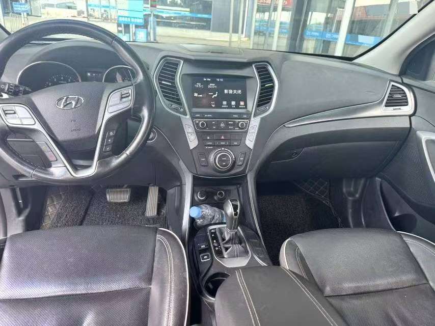 Hyundai Santa Fe 2.4L 2WD Smart 5-Seat 8