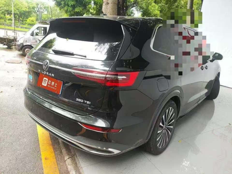 Volkswagen Viloran 380 TSI Premium 2